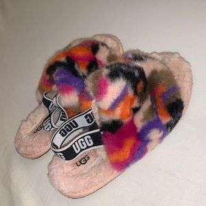 Toddler size 11 Ugg Slides